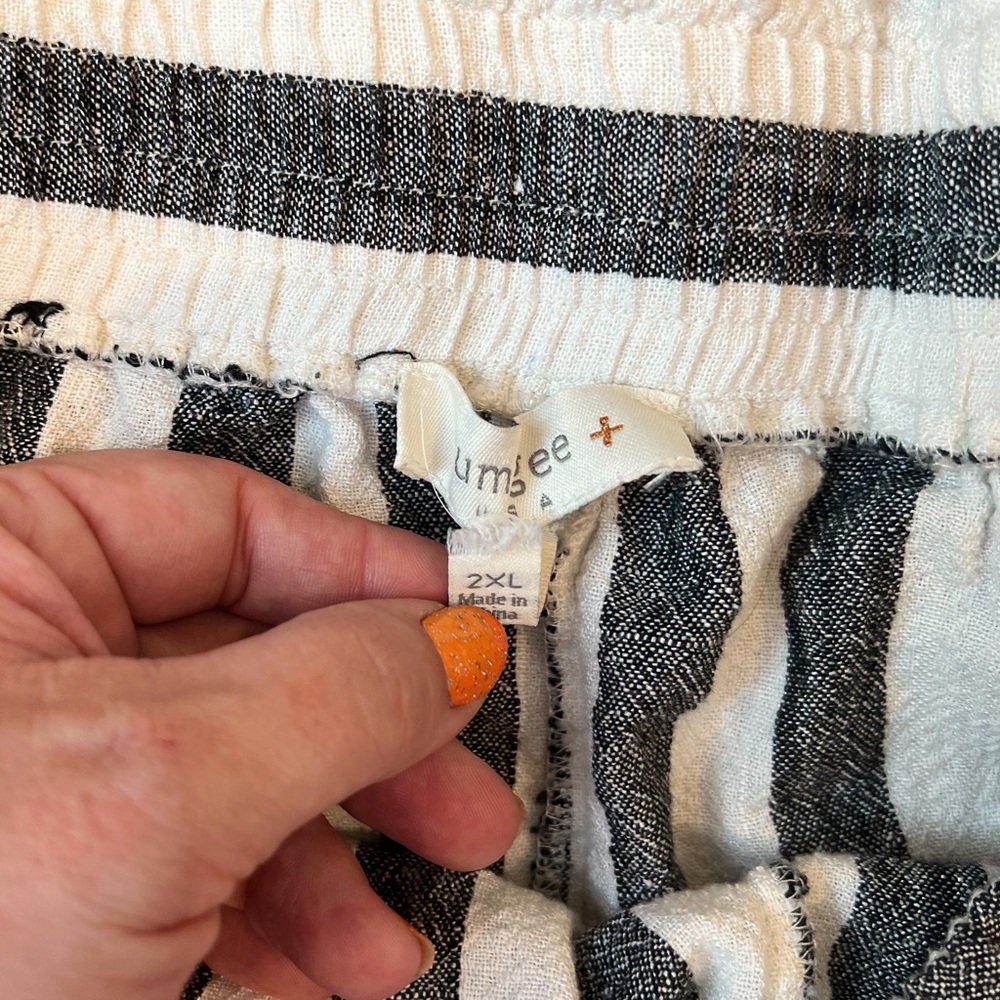 Striped Black and White High-Waist Tie Shorts - Picture 2 of 2